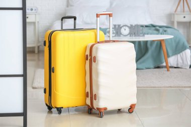 Evdeki bavulları topladım. Seyahat kavramı