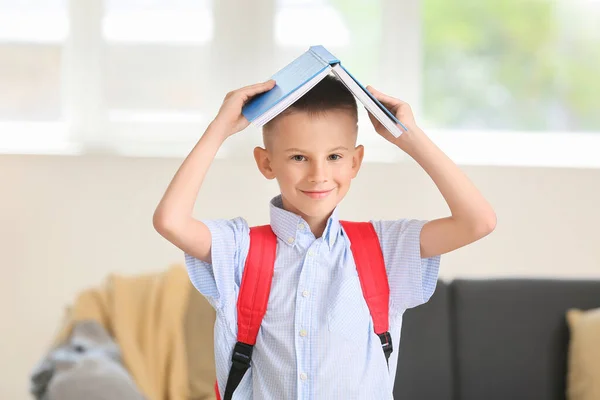 Söt Liten Skolpojke Hemma — Stockfoto