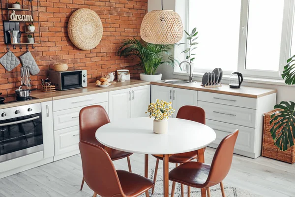 Interior Stylish Modern Kitchen Dining Table — Stock Photo, Image