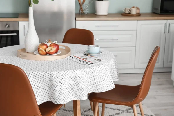 Matbord Det Moderna Kökets Inredning — Stockfoto