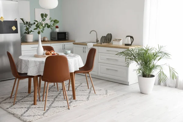 Interior Stylish Modern Kitchen Dining Table — Stock Photo, Image