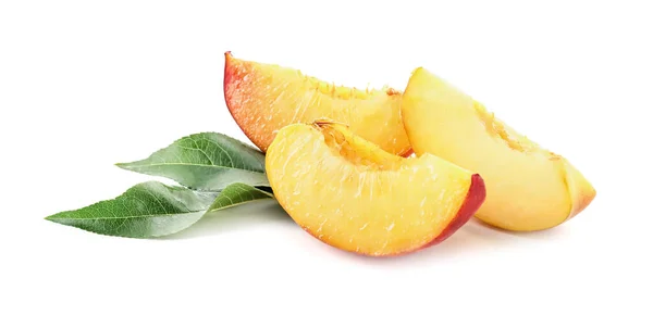 Süß Geschnittener Pfirsich Auf Weißem Hintergrund — Stockfoto
