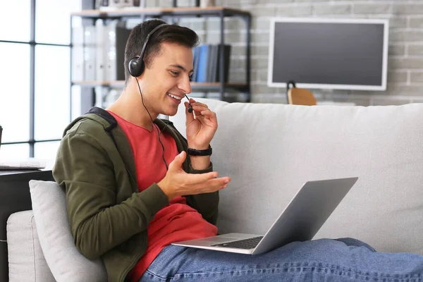 Man Headphones Laptop Working Office — Stock Photo, Image