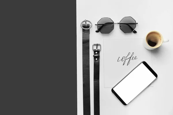 Sammansättning Med Kopp Kaffe Mobiltelefon Och Tillbehör Mörk Och Vit — Stockfoto