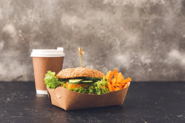 Tasty Vegan Burger Cup Coffee Table — Stock Photo, Image