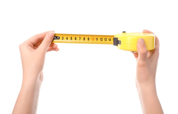 白い背景に測定テープを持つ女性の手 — ストック写真