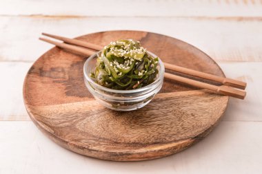 Lezzetli yosunlu kase.