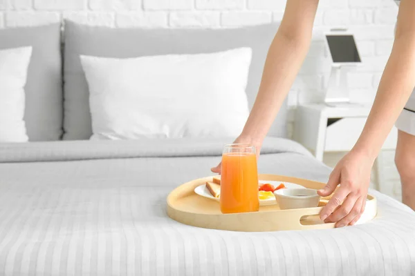 Chambermaid Putting Tasty Breakfast Bed Hotel Room — Stock Photo, Image