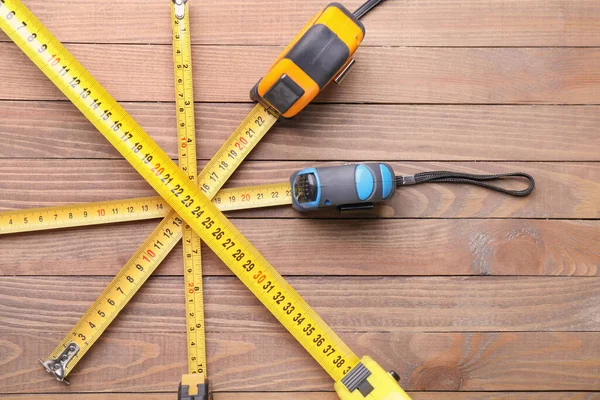 Measuring Tapes Wooden Background — Stock Photo, Image