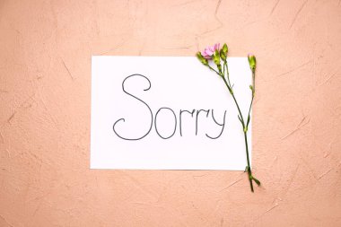 Renk arkaplanı üzerinde sözcük olan kağıt sayfası