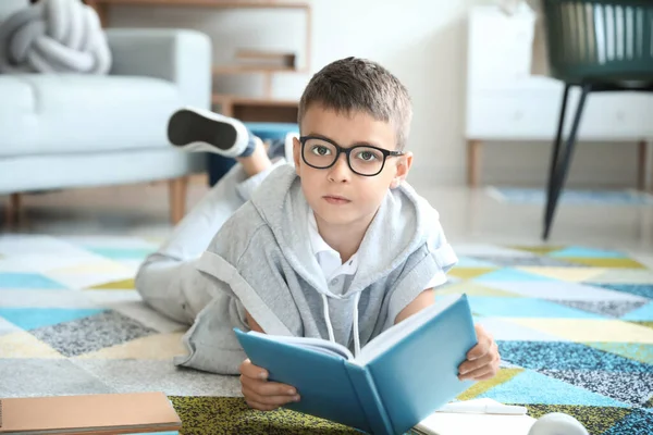 Lindo Niño Estudiando Casa — Foto de Stock