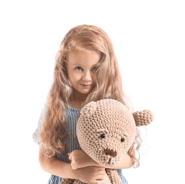 白底玩具熊的可爱小女孩 — 图库照片