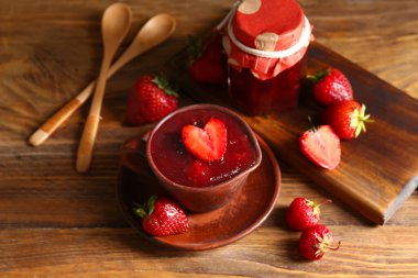 Masada tatlı çilek reçeli