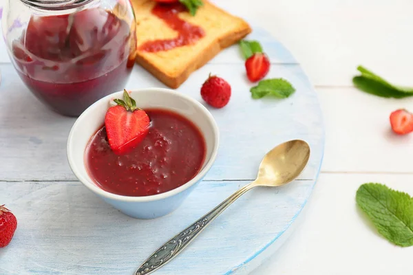 Confiture Fraises Sucrées Pain Grillé Sur Table — Photo