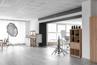 Modern fotoğraf stüdyosunun içi.