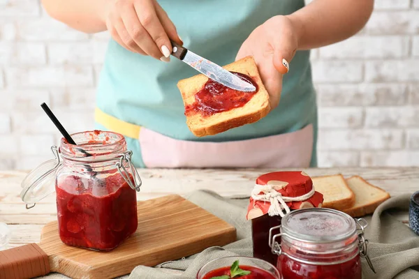 Woman Making Toasts Sweet Strawberry Jam Kitchen — Stock Photo, Image