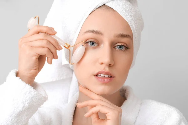 Hermosa Joven Con Herramienta Masaje Sobre Fondo Gris —  Fotos de Stock