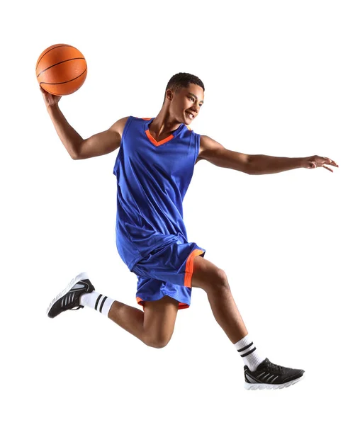 Springender Afroamerikanischer Basketballspieler Auf Weißem Hintergrund — Stockfoto