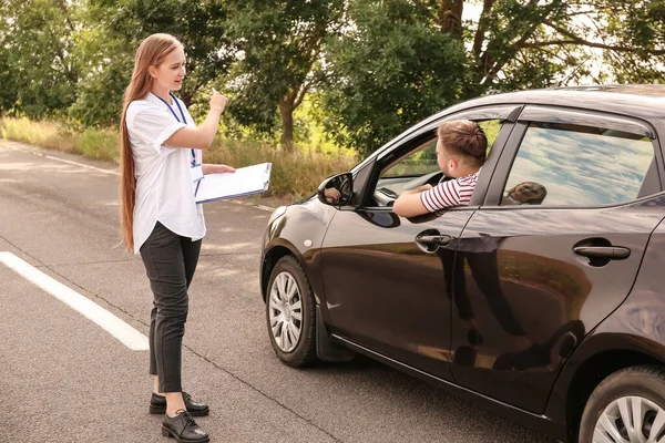 Instructor Conducting Driver Licence Test — Stock Photo, Image