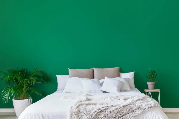 モダンなスタイリッシュなベッドルームのインテリア — ストック写真
