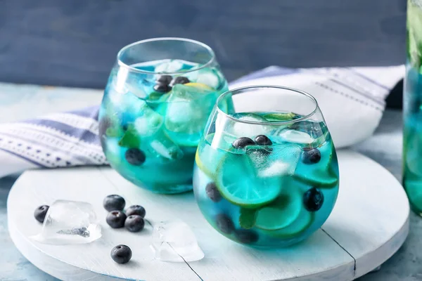 Glasses Tasty Blue Mojito Cocktail Table — Stock Photo, Image