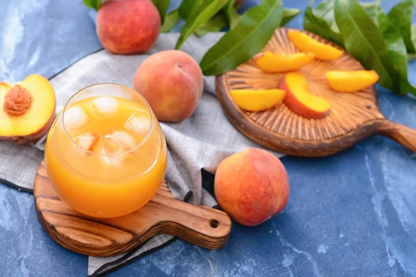 Glass Tasty Peach Juice Color Background — Stock Photo, Image