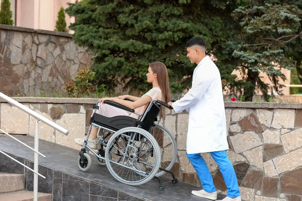 Doctor Young Woman Wheelchair Ramp Outdoors — Stock Photo, Image