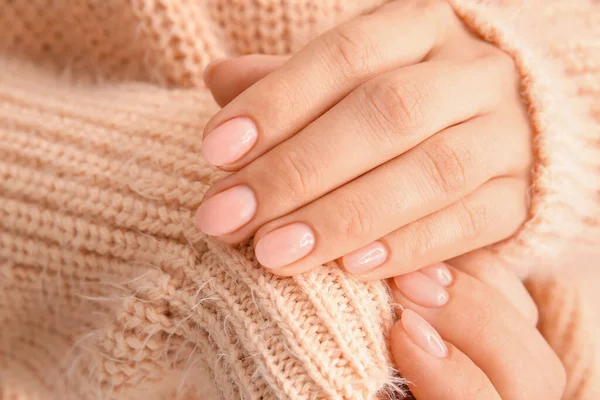 Mujer Con Hermosa Manicura Primer Plano — Foto de Stock