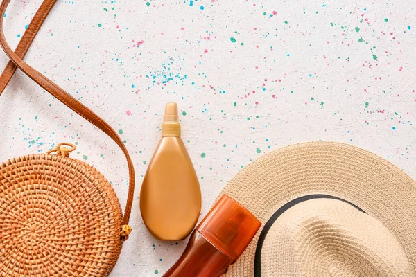 Beach Bag Sunscreen Cream Hat White Background — Stock Photo, Image
