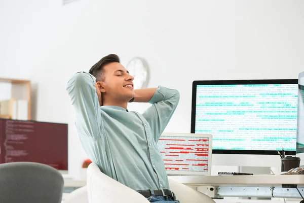 Male Programmer Having Break Work Office — Stock Photo, Image