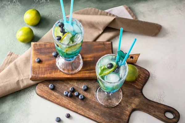 Óculos Cocktail Mojito Azul Saboroso Fundo Claro — Fotografia de Stock