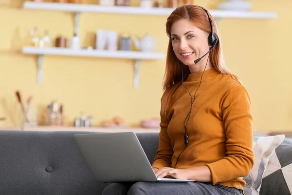 Woman Headset Working Home — Stock Photo, Image