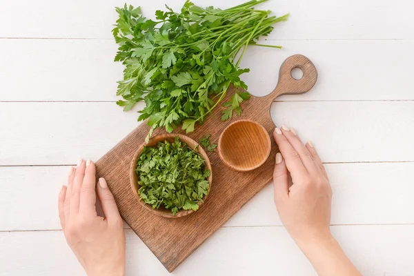 Female Hands Dry Fresh Parsley Wooden Background — Stock Photo, Image