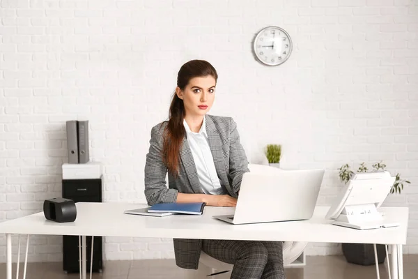 Beautiful Young Businesswoman Working Office — Stock Photo, Image