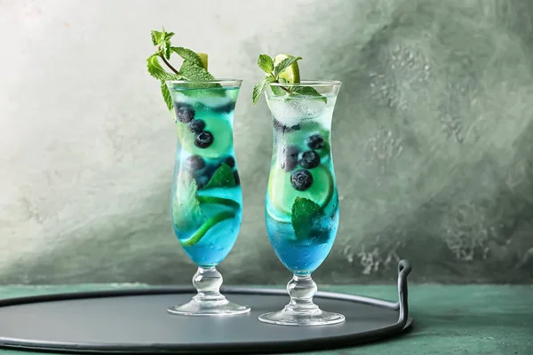 Gafas Sabroso Cóctel Mojito Azul Sobre Fondo Color —  Fotos de Stock