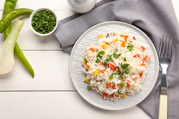 Placa Com Pilaf Saboroso Mesa — Fotografia de Stock