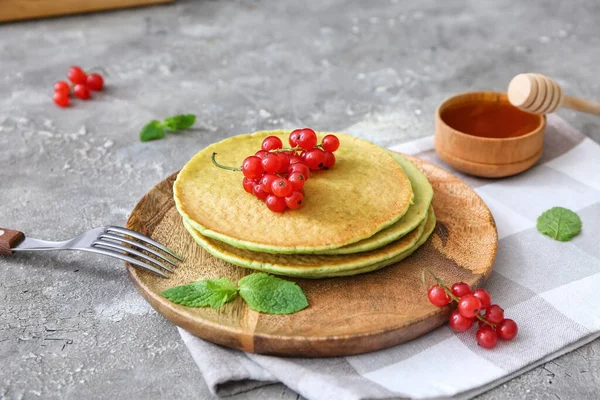 Plate Tasty Green Pancakes Berries Grey Background — Stock Photo, Image