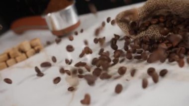 Düşen kahve çekirdekleri