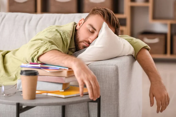 Cansado Estudiante Masculino Durmiendo Casa —  Fotos de Stock