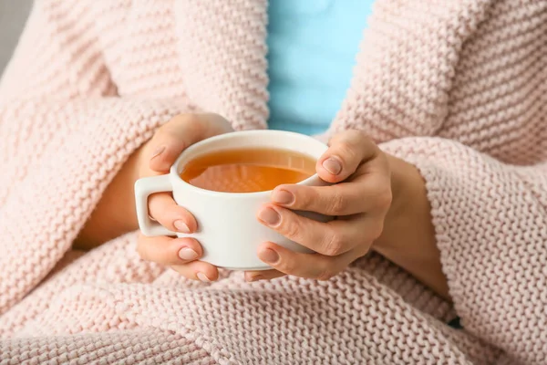 Woman Cup Hot Tea Home Closeup — Stock Photo, Image