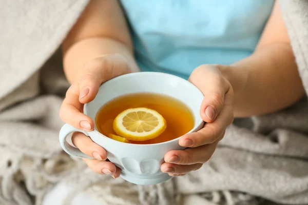 Woman Cup Hot Tea Home Closeup — Stock Photo, Image