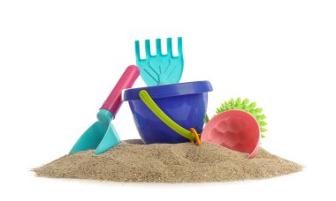 Beyaz arka plandaki çocuklar için plaj aksesuarları