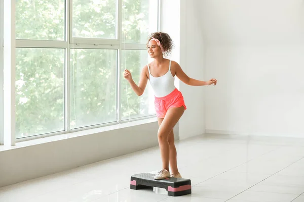 Young Woman Doing Aerobics Gym — Stock Photo, Image