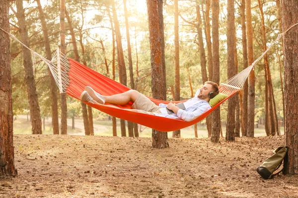 Young Man Listening Music While Relaxing Hammock Outdoors — Stock Photo, Image