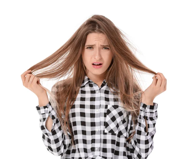 Femme Stressée Avec Problème Cheveux Sur Fond Blanc — Photo