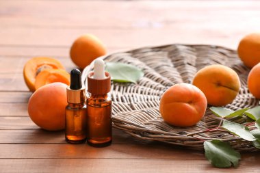 Kayısı şişeleri masada gerekli yağ