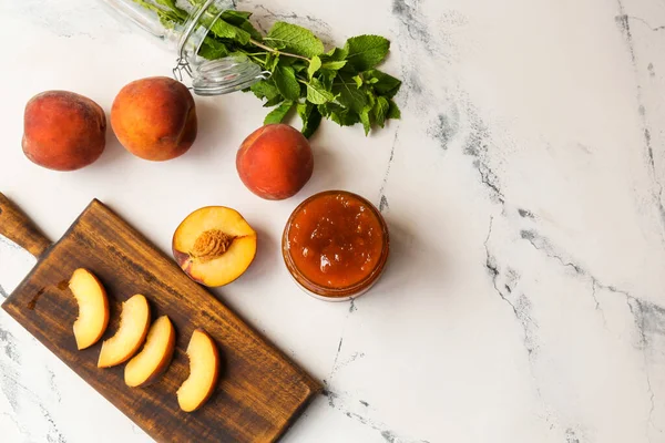 Jar Tasty Peach Jam Table — Stock Photo, Image