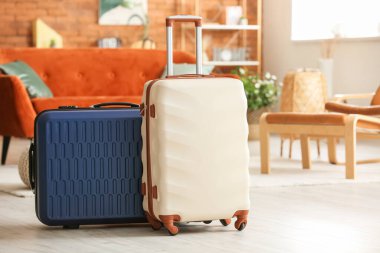 Evdeki bavulları topladım. Seyahat kavramı