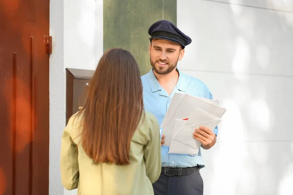 Woman Receiving Letter Postman Outdoors — Stock Photo, Image