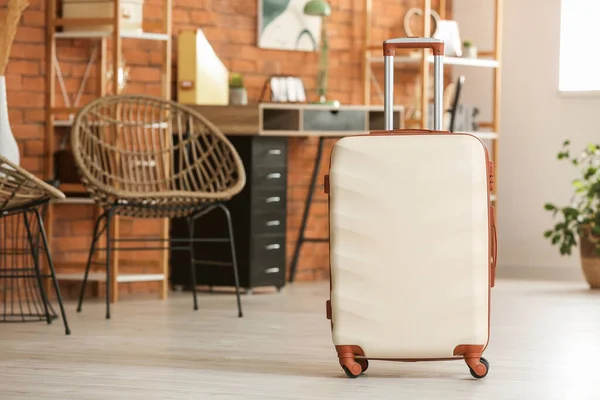 Packed Suitcase Home Travel Concept — Stock Photo, Image